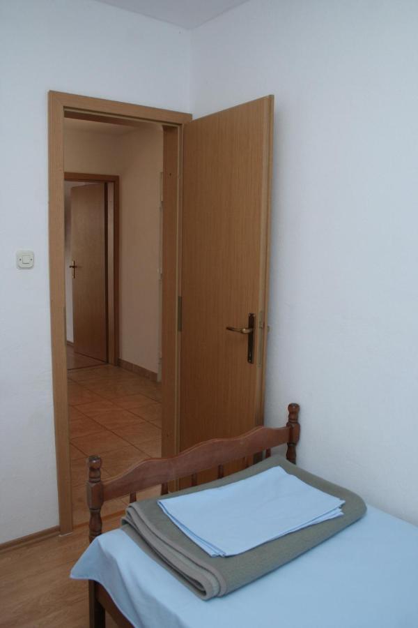 Apartment Zarace - Gdinj 4598A Екстер'єр фото