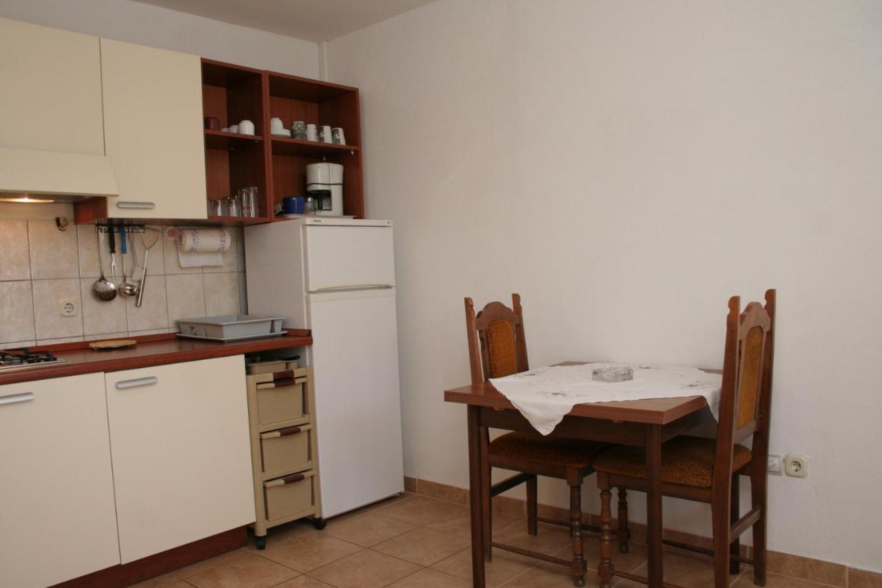 Apartment Zarace - Gdinj 4598A Екстер'єр фото