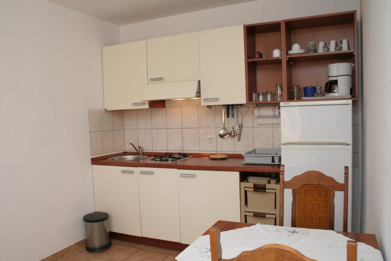 Apartment Zarace - Gdinj 4598A Екстер'єр фото