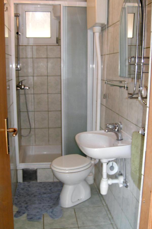 Apartment Zarace - Gdinj 4598A Екстер'єр фото
