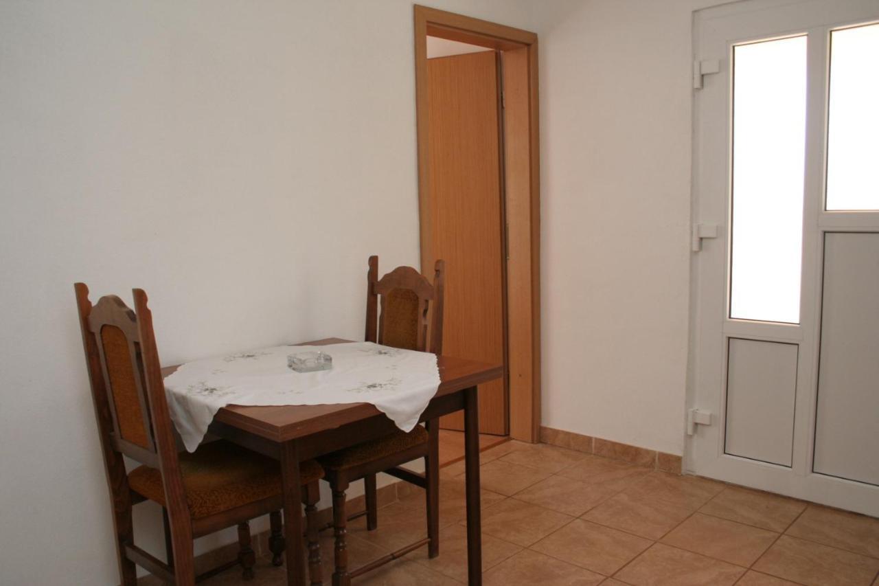 Apartment Zarace - Gdinj 4598A Екстер'єр фото